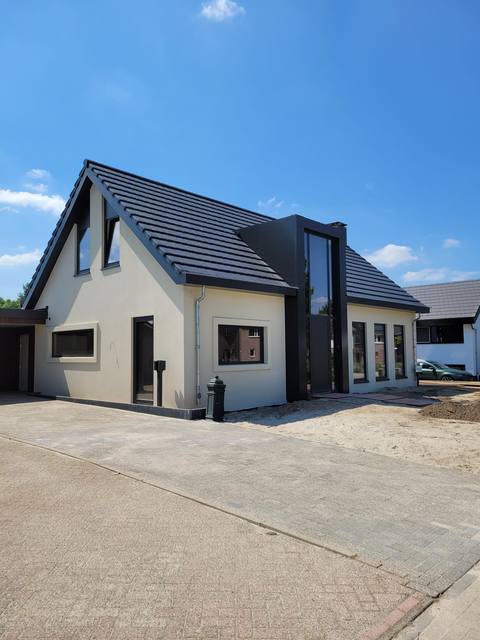 Moderne nieuwbouw met zwarte details — JBM project