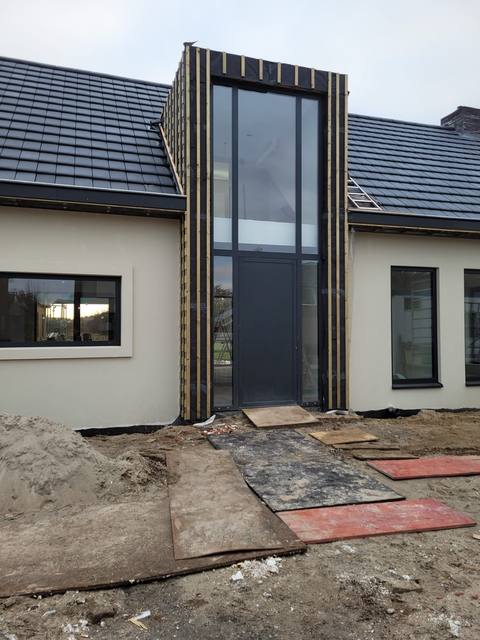 Moderne nieuwbouw met zwarte details — JBM project