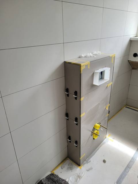 Badkamerrenovatie met beige en taupe tegels — JBM project