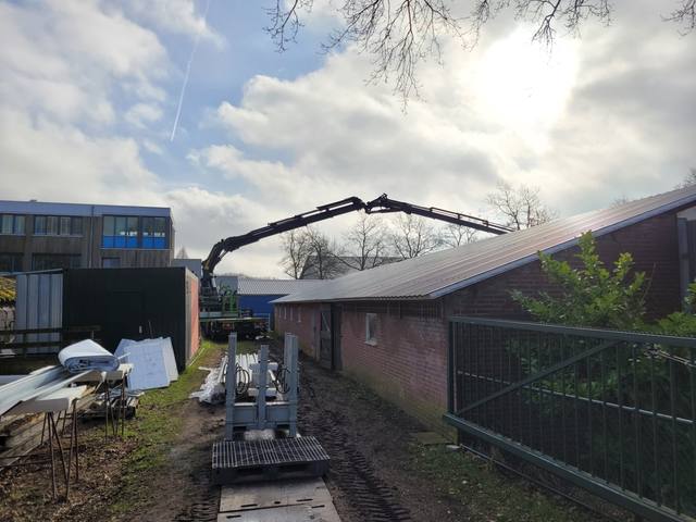 Dakrenovatie schuur met sandwichpanelen — JBM project